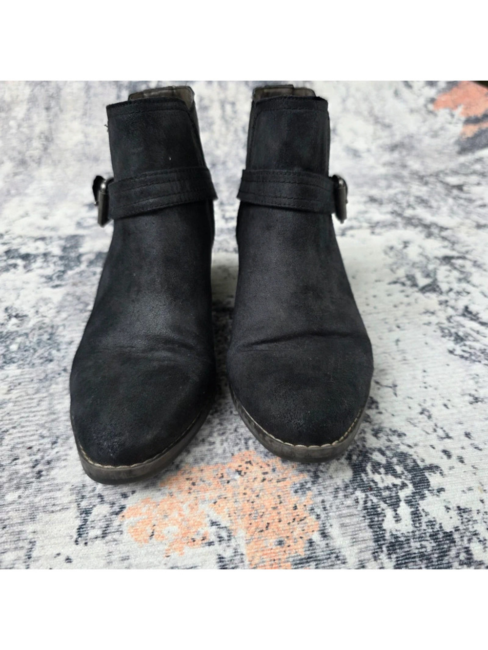 Women's 8 White Mountain Black Suede pointed toe bootie with buckle
